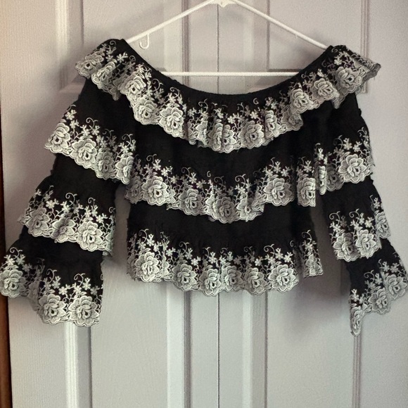 Embroidered off the shoulders top size S - Picture 2 of 4